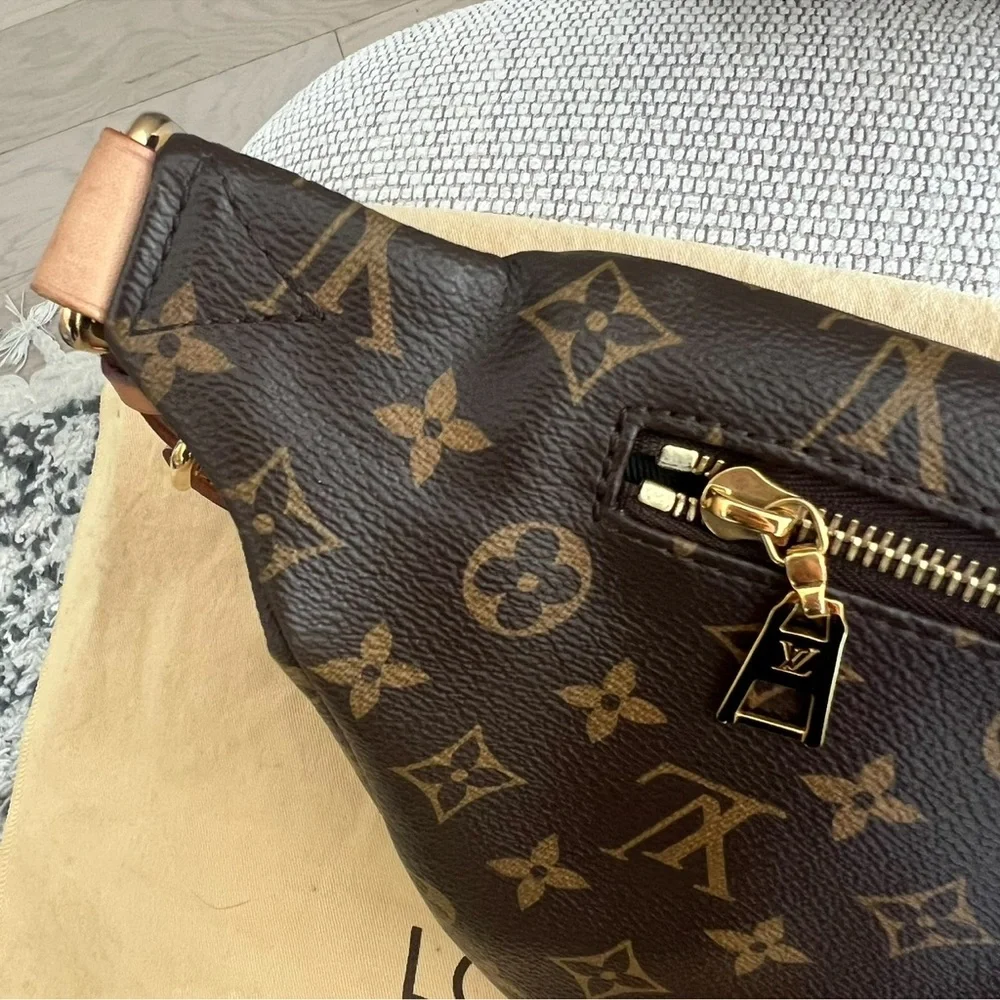 Louis Vuitton LV Monogram Discontinued Original Canvas Bum Bag in Brown